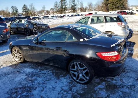 2013 Mercedes-Benz Slk 250 z USA, uszkodzony, nr VIN WDDPK4HA5DF056621